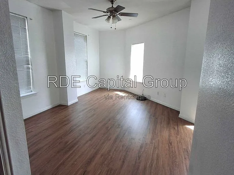 5203 Bexar St #2C — Photo 7