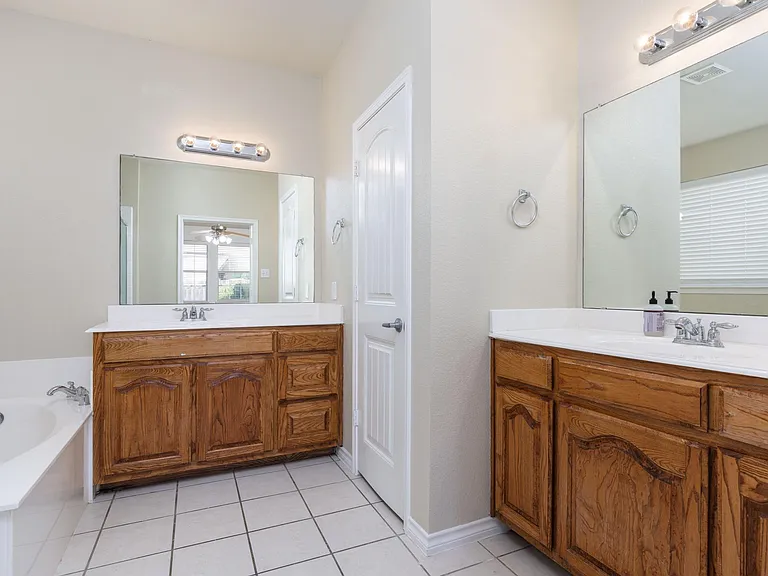 5904 Silver Buckle Dr — Photo 9