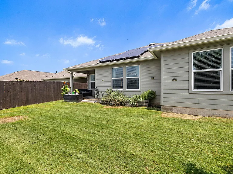 424 Sebring Cir — Photo 24