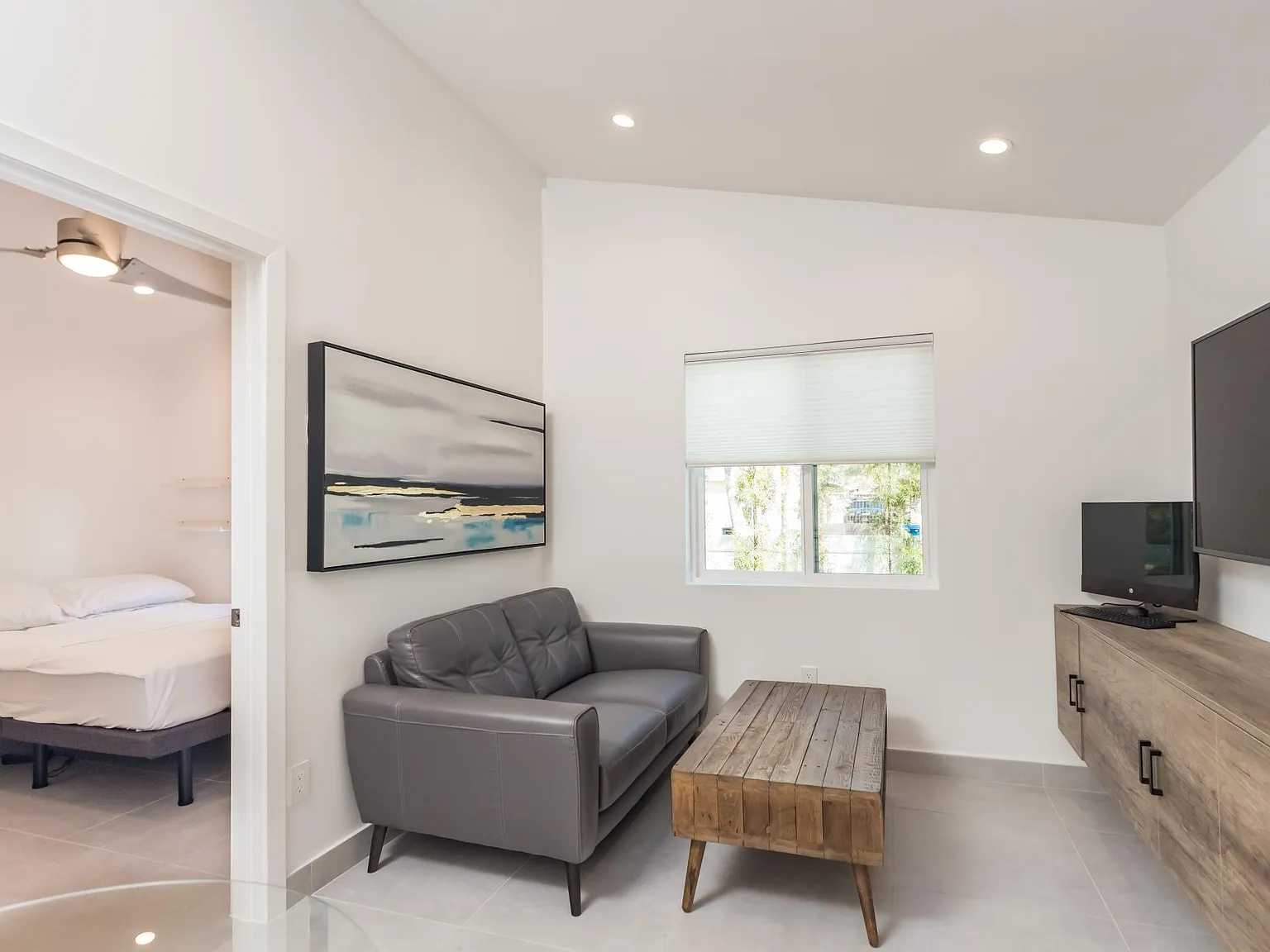 1 bed, 500 sqft, $2,400 — Photo 2