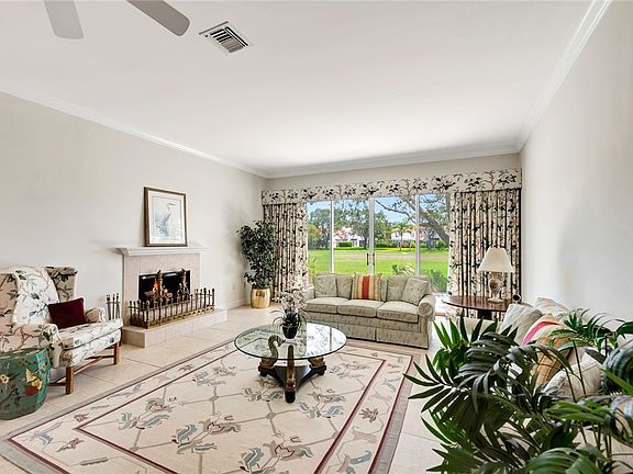 4th image of 1025 Saint James Cir