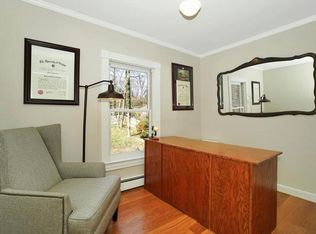 36 Gnarled Hollow Rd, East Setauket, NY 11733
