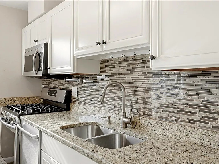 5481 Saddler Ln — Photo 8