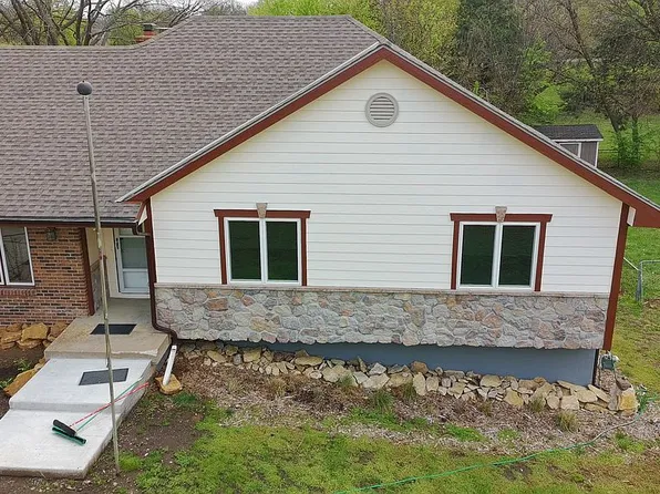 106 S Normandy Dr, Olathe, KS 66061