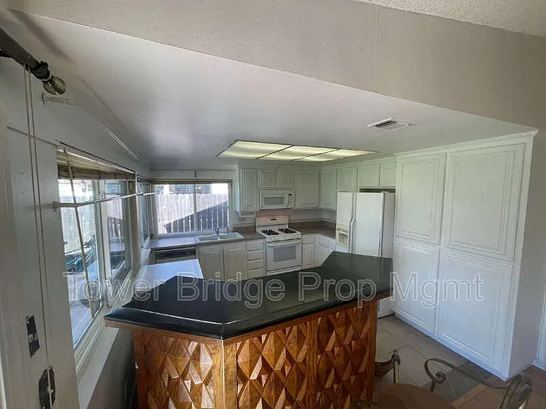 9400 Appalachian Dr — Photo 7