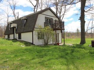5296 E Baseline Rd, White Cloud, MI 49349