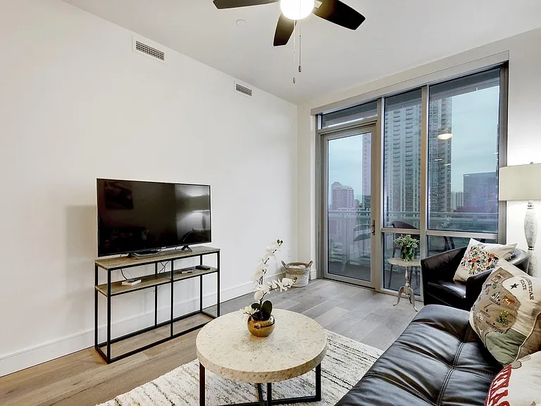 222 West Ave #1911 — Photo 9