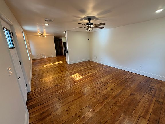 2nd image of 2107 Main St APT 3