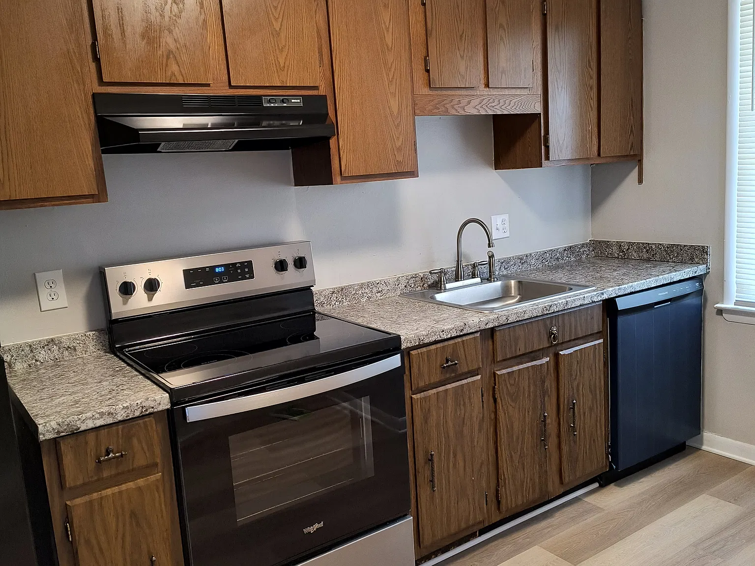 3025 Forest Hills Circle - H — Photo 3