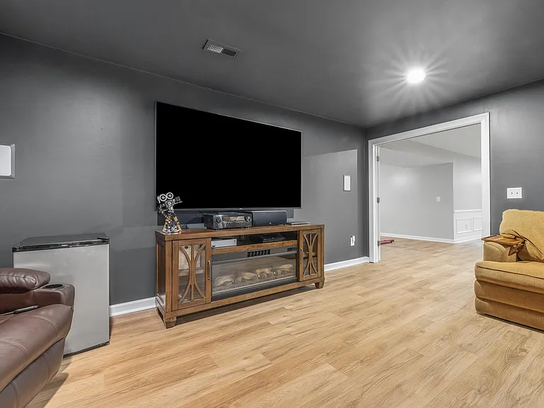 137 Whispering Woods Pl — Photo 32