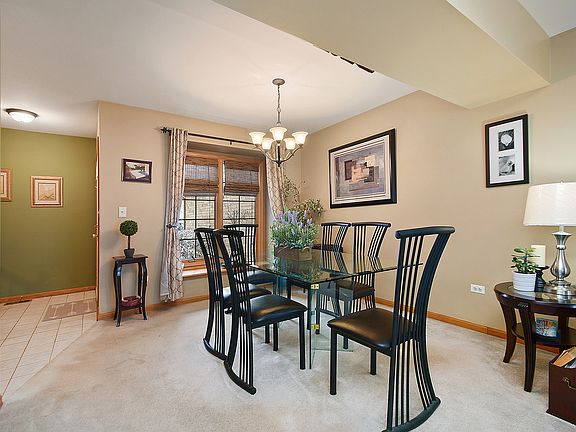 5th image of 9053 Newcastle Ct