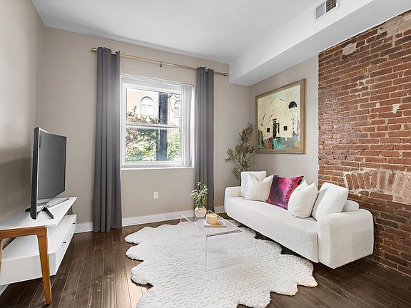 4th image of 93 Adams St APT 1