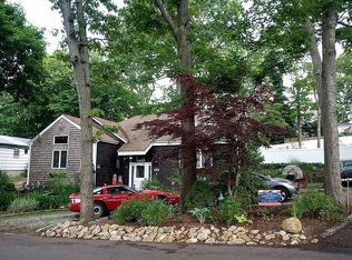 1 Pigeon Rd, Rocky Point, NY 11778