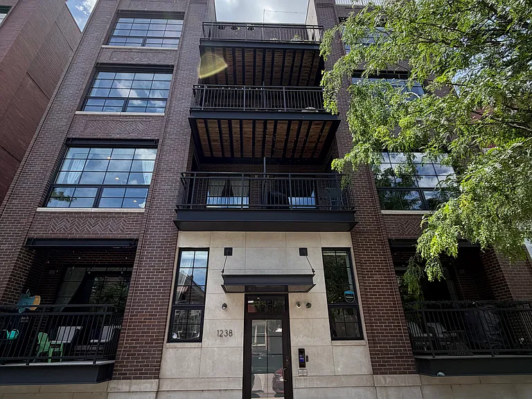 1238 N Bosworth Ave #201 — Photo 1