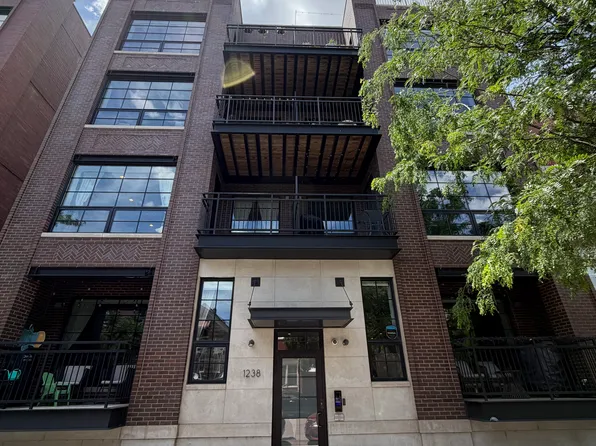 1238 N Bosworth Ave #201, Chicago, IL 60642