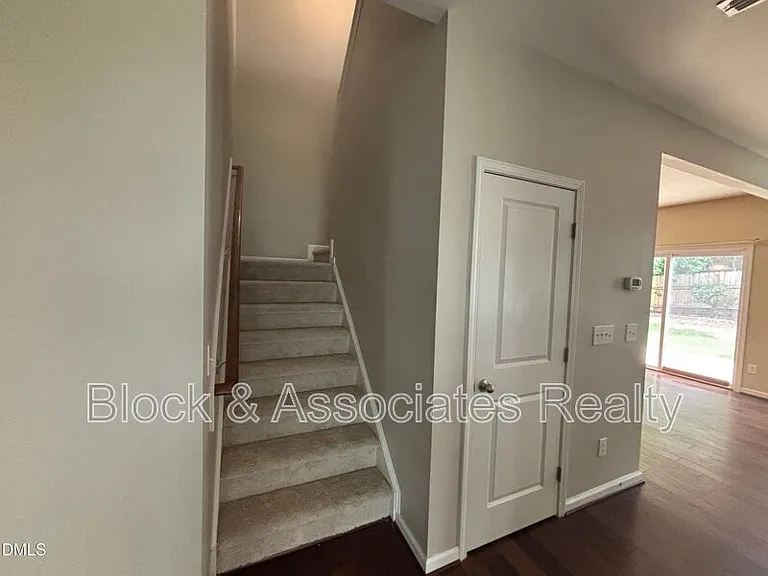 4 White Spruce Ct — Photo 13
