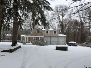2527 Garden Ln, Cortlandt Manor, NY 10567