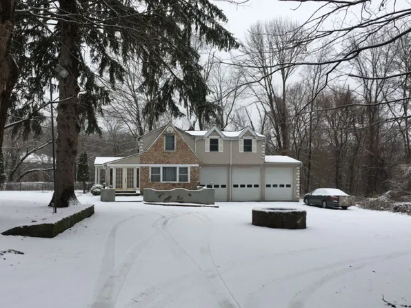 2527 Garden Ln, Cortlandt Manor, NY 10567