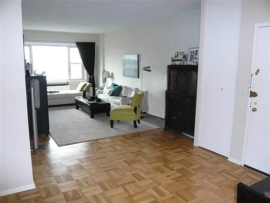 Rented by Sotheby's International Realty | media 6