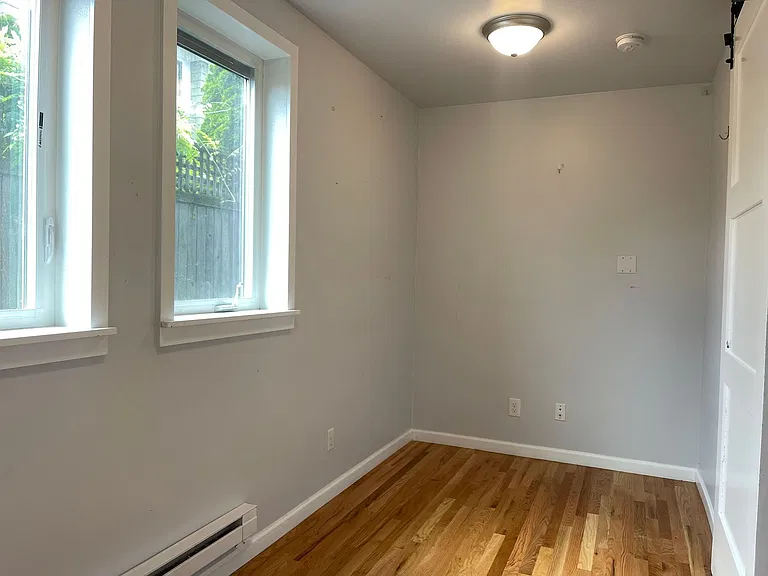 311 Aloha St, Seattle, WA 98109 — Photo 12