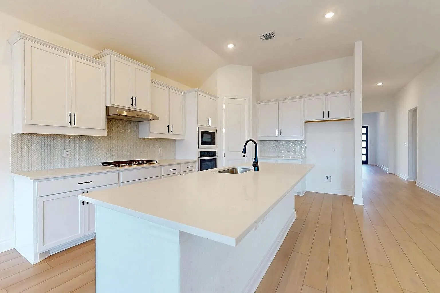 4 bed, 3.0 bath, 2846 sqft, $3,150 — Photo 4