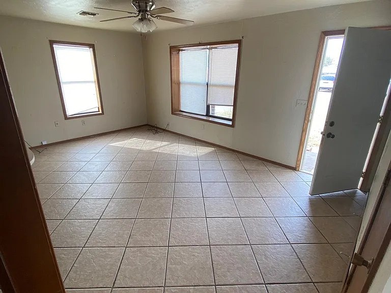 520 N Indiana St — Photo 6