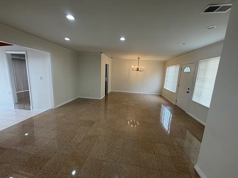 6836 Lindley Ave — Photo 9