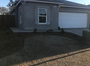 1034 E Riverside Dr, Madera, CA 93638