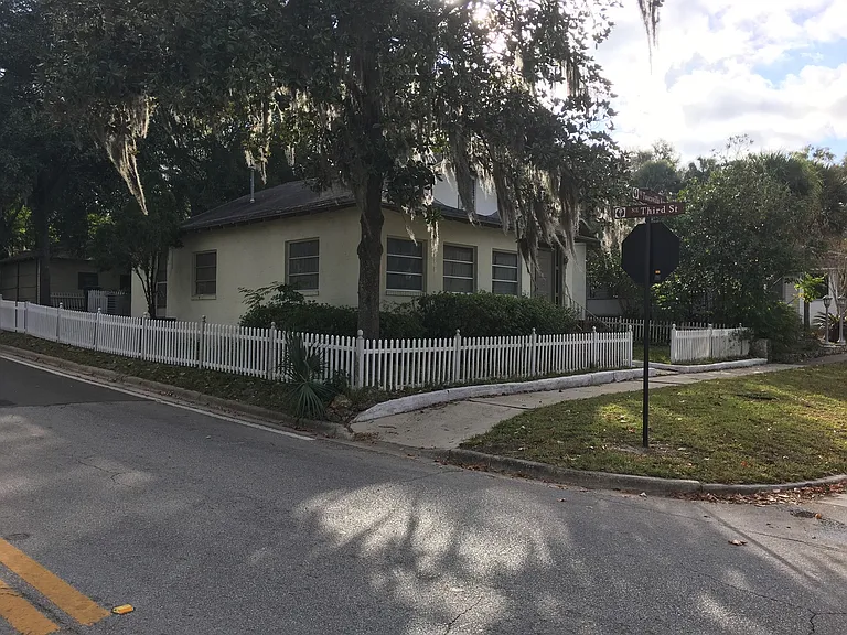 241 NE Tuscawilla Ave — Photo 17