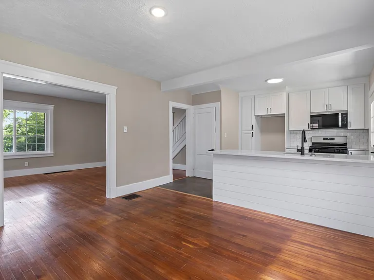 350 Ridgewood Ave — Photo 13