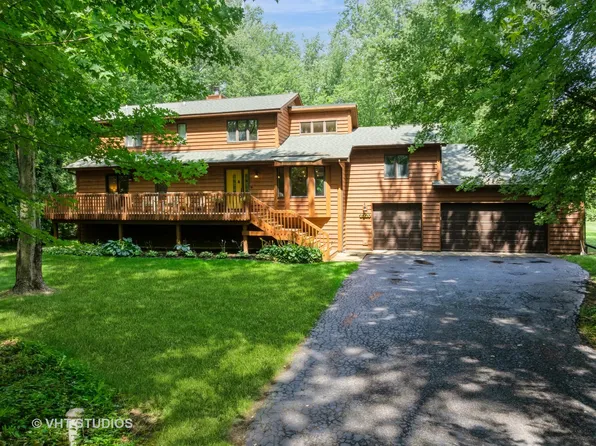 2320 Crystal Way, Crystal Lake, IL 60012