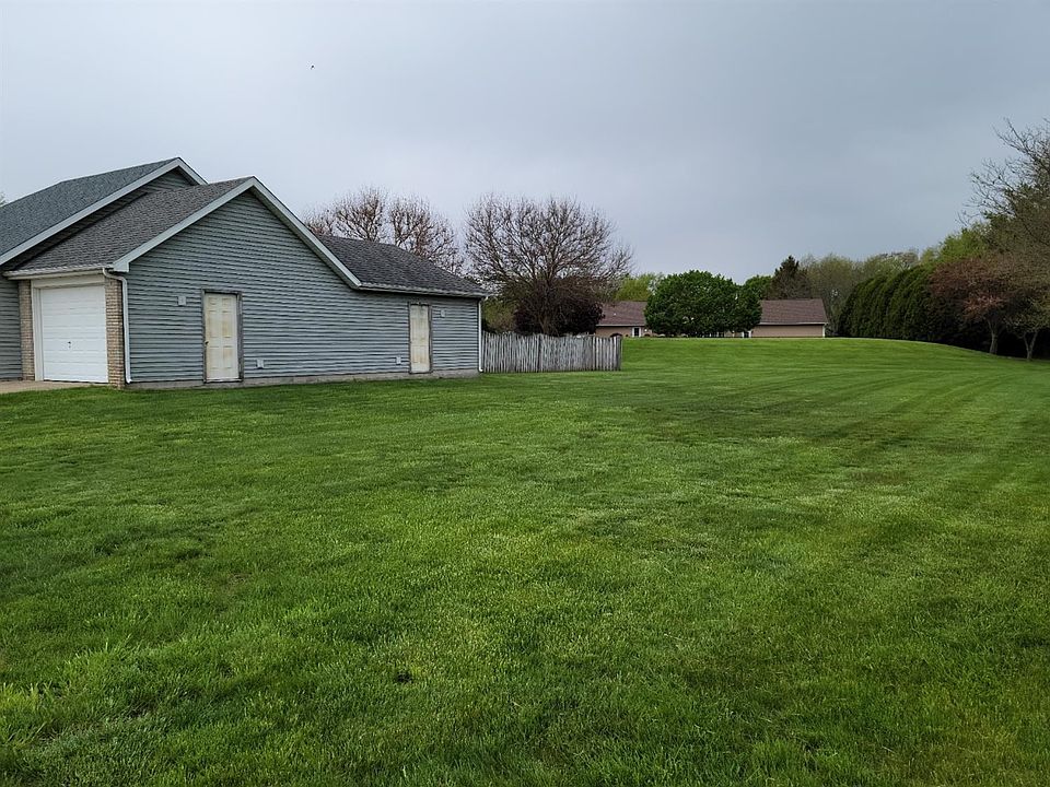 1st image of 3 Deerfield Cres