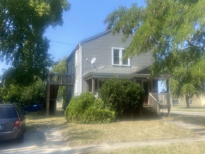 2nd image of 901 S 7th St