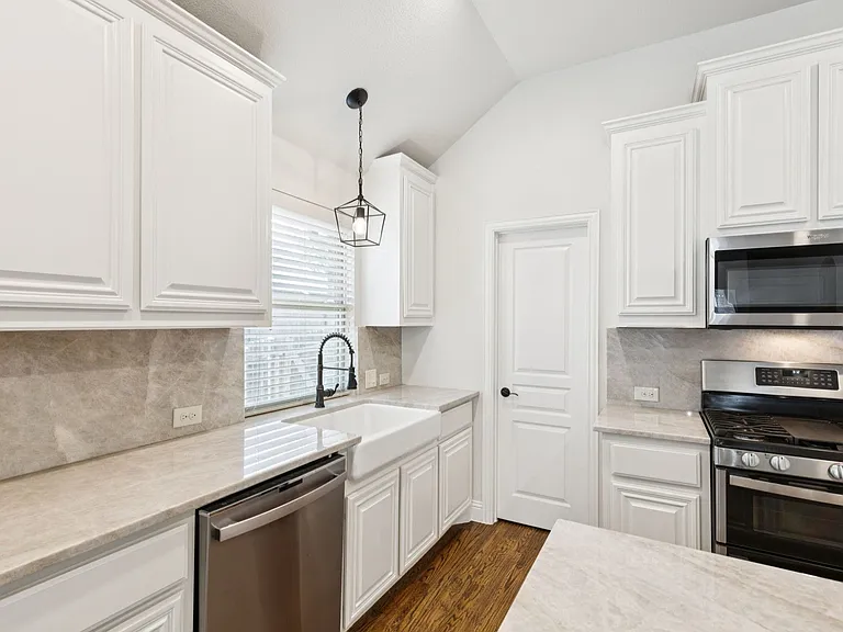 Farmhouse sink, gas range and large walk-in corner pantry!