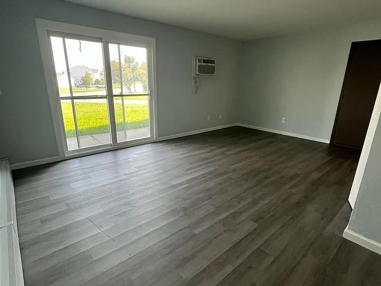 326 Stratford Way — Photo 6