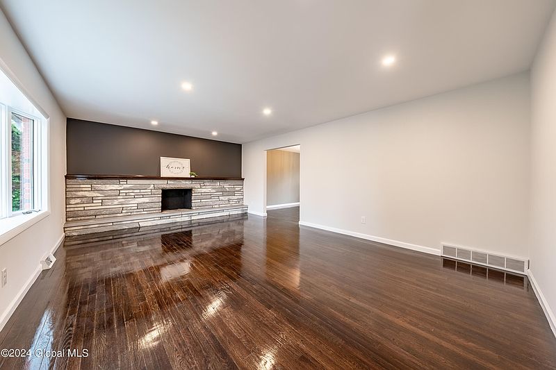 4th image of 6 Longwood Drive
