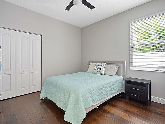 5th image of 32 Lake Eden Dr