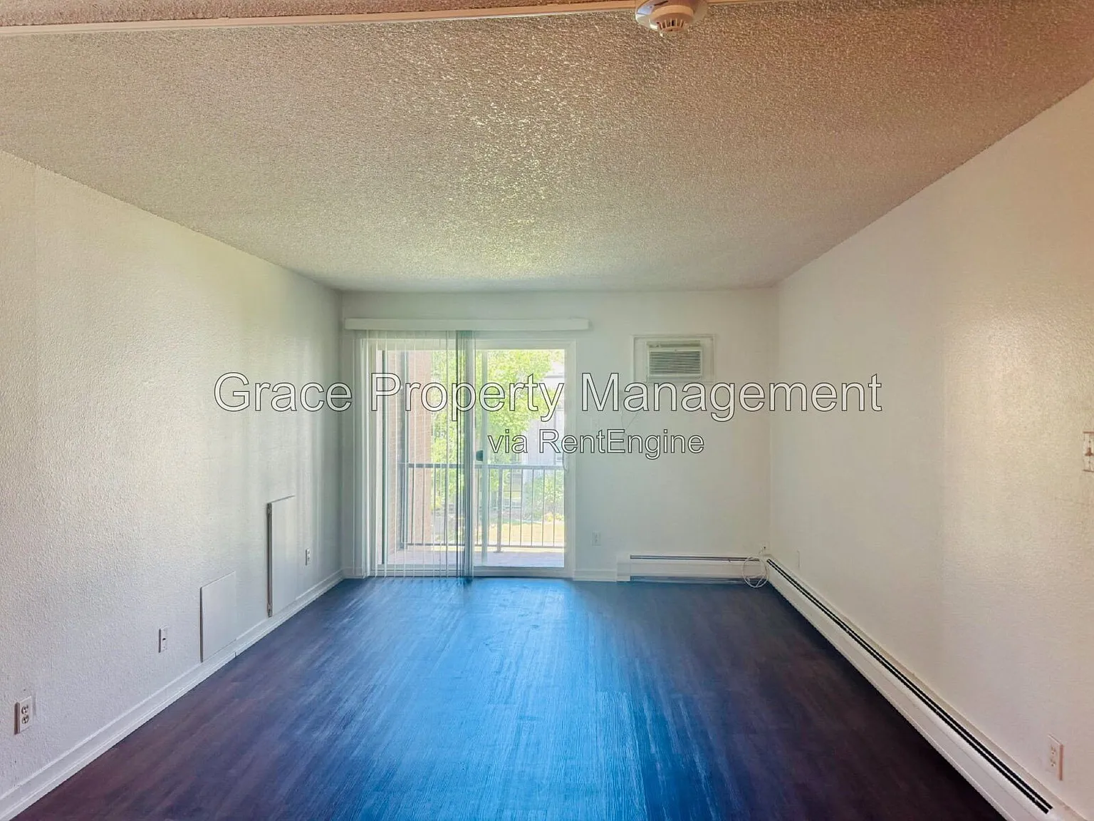 3 bed, 2.0 bath, 1050 sqft, $1,920 — Photo 2