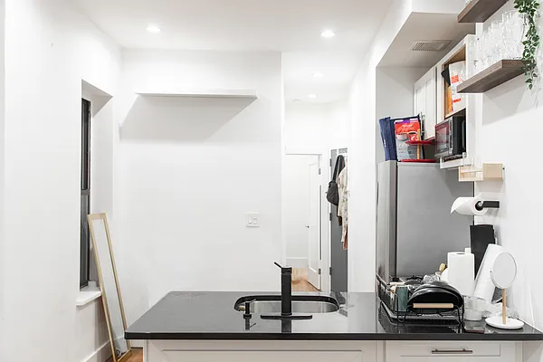 Rented by SERHANT. | media 8
