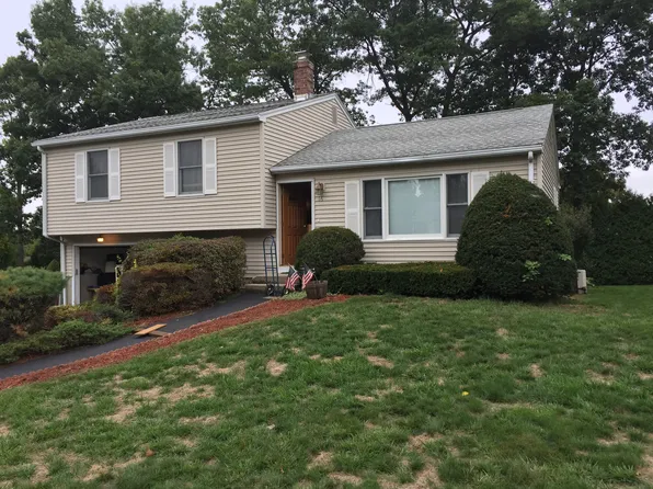 16 Teakwood Rd, Springfield, MA 01128