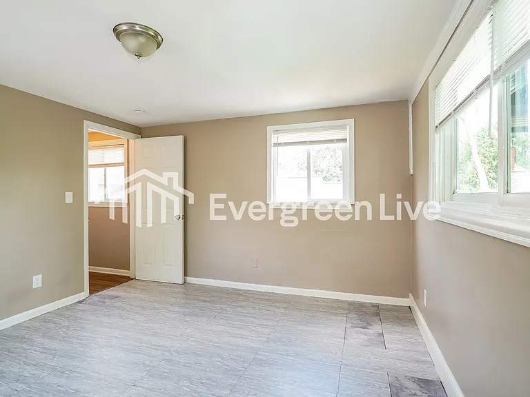 582 Elizabeth Ave — Photo 11