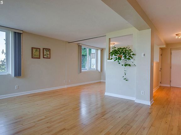 3rd image of 1205 SW Cardinell Dr Unit 302