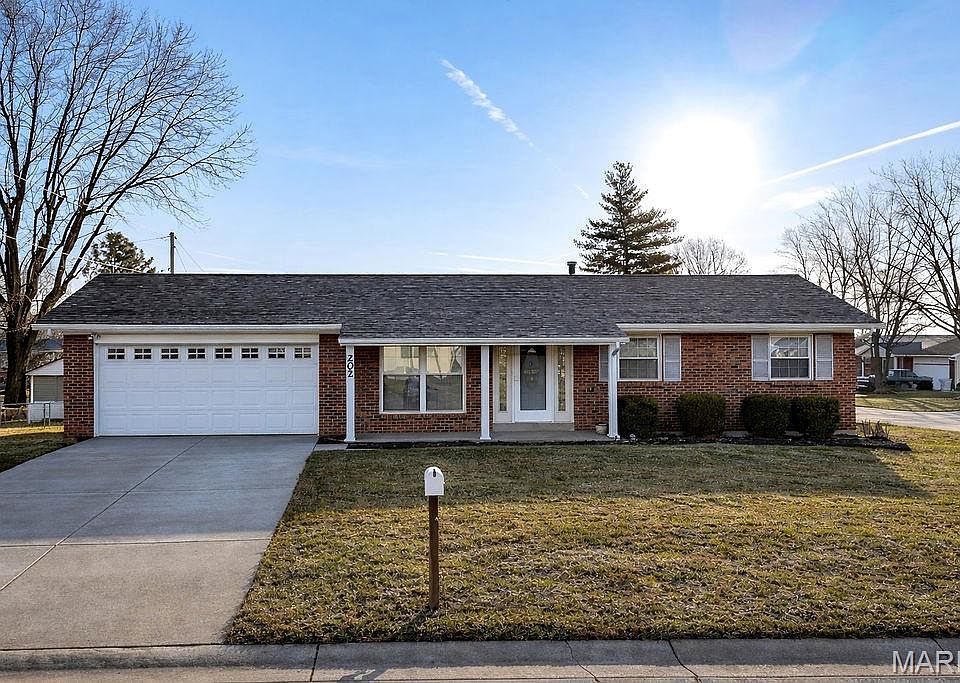1st image of 202 Meadowbrook Dr