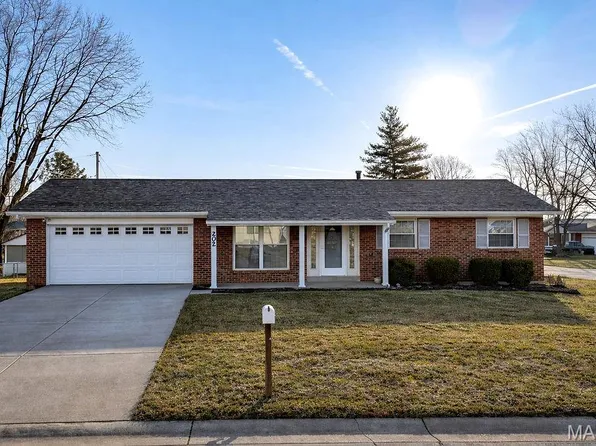 202 Meadowbrook Dr, Farmington, MO 63640