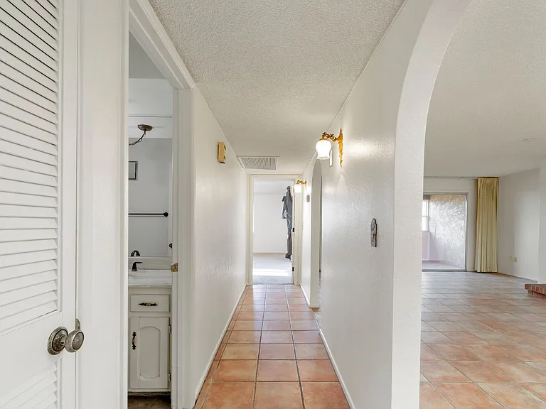524 N Dodge Blvd — Photo 12
