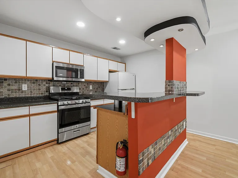 2148 Jordan Ct — Photo 10