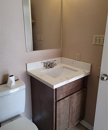 5th image of 266 Meadows Dr