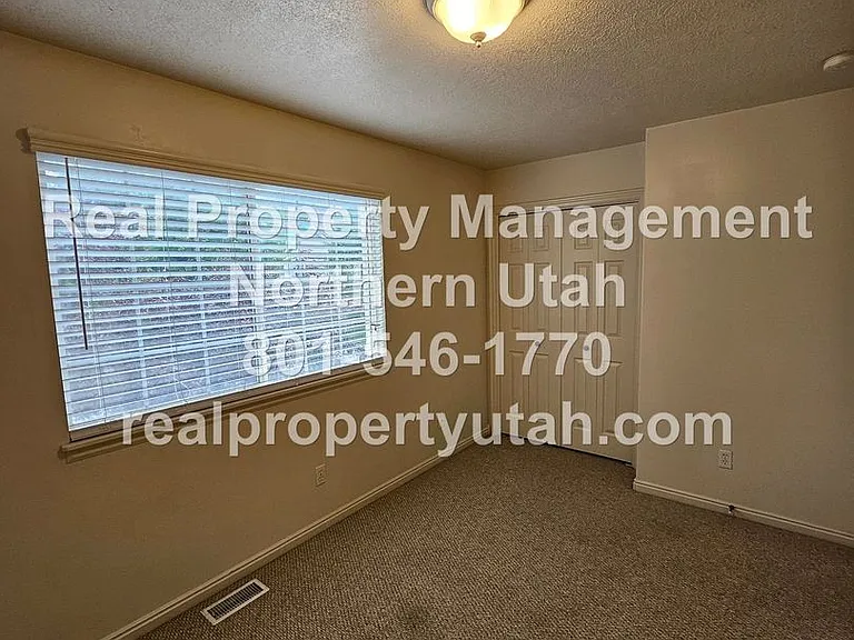 1419 S Blossom Ln — Photo 13