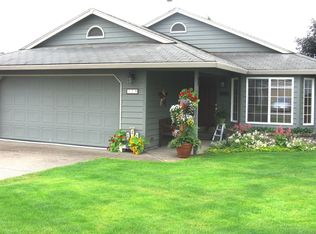 379 SW 11th St, Dundee, OR 97115