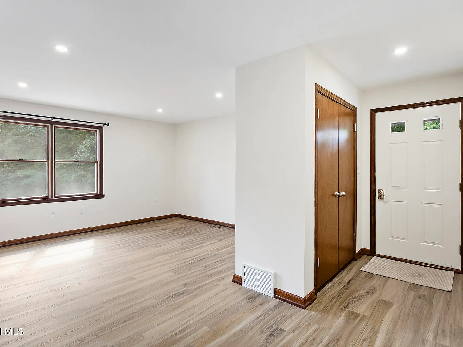 2 bed, 1.0 bath, 1880 sqft, $2,200 — Photo 4